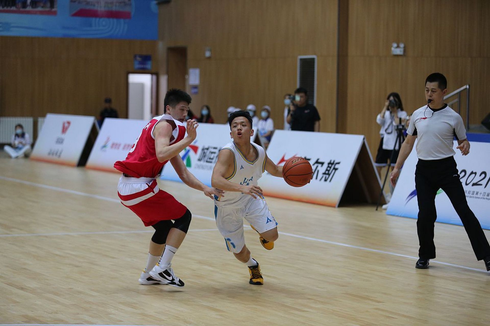 篮球职业联赛中球队实力悬殊