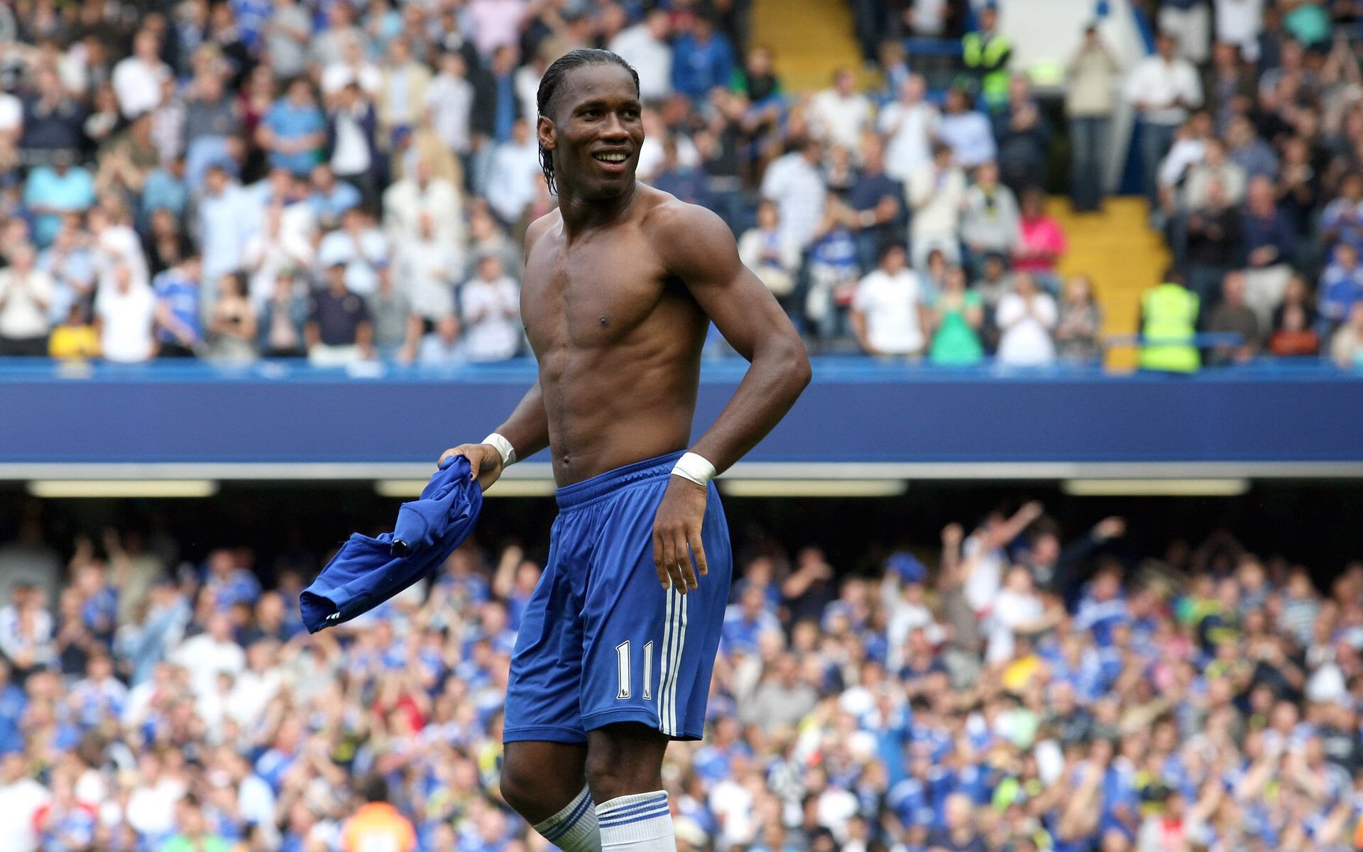 西甲决赛对决在即！巴黎圣日耳曼演练定位球，AC米兰密集防守应对